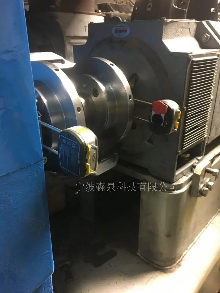 如何在安裝擠出機螺桿之前對齊薄膜擠出機